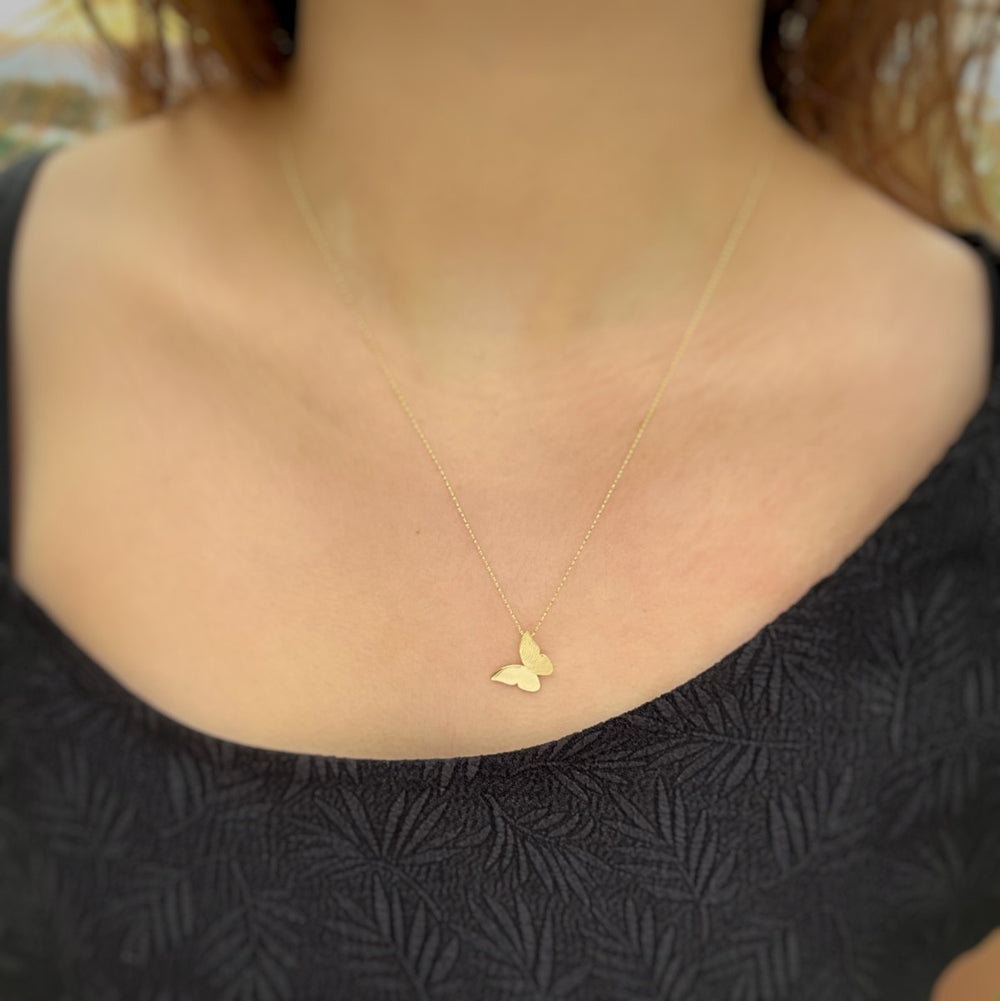 שרשרת זהב 14 קראט עם תליון פרפר — תכשיט אישי ומרגש, מתנה מושלמת לרגעים מיוחדים